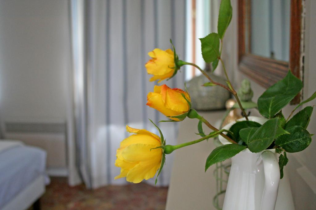 Le Petit Manoir De La Vernelle Bed & Breakfast Fourmetot Oda fotoğraf